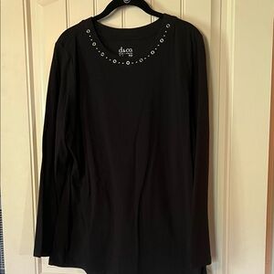 d&Co. Black Long-Sleeve Eyelet Necklace Detail Tee